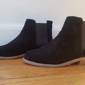 Maiden Lane Black Suede Booties Sz 7